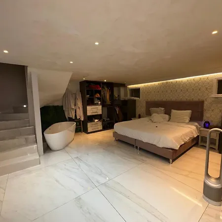 Salamandre Villa *